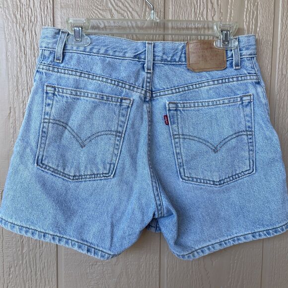 Levi's Women's Red Tab Light Wash Jean Shorts, Size 9 Jr, Vintage Early 90s - Picture 6 of 8